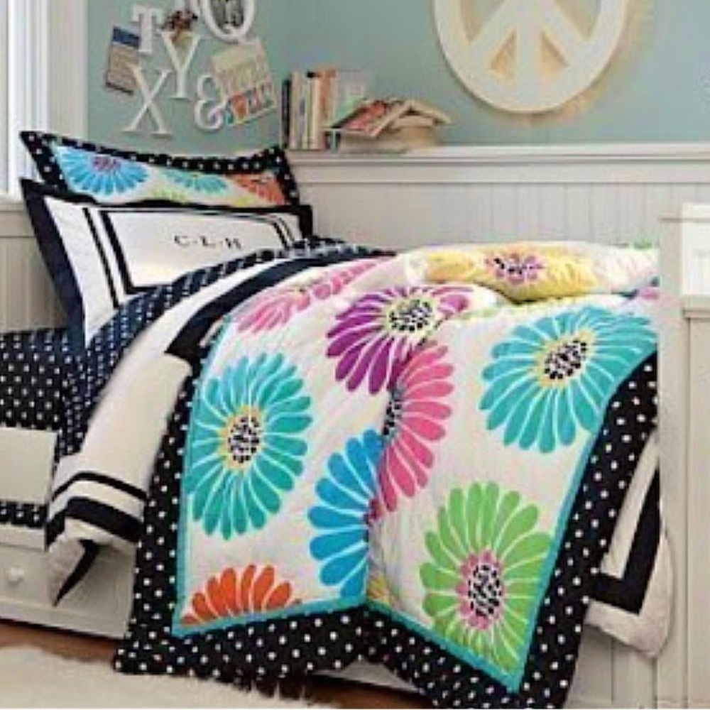 Pottery Barn Teen “Flower Pop”  Comforter and 2 Standard Shams